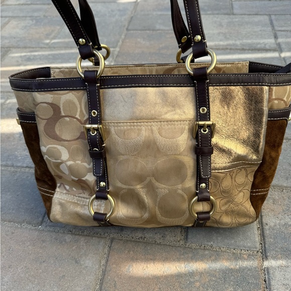 Handbags - Authentic Coach Tote bag